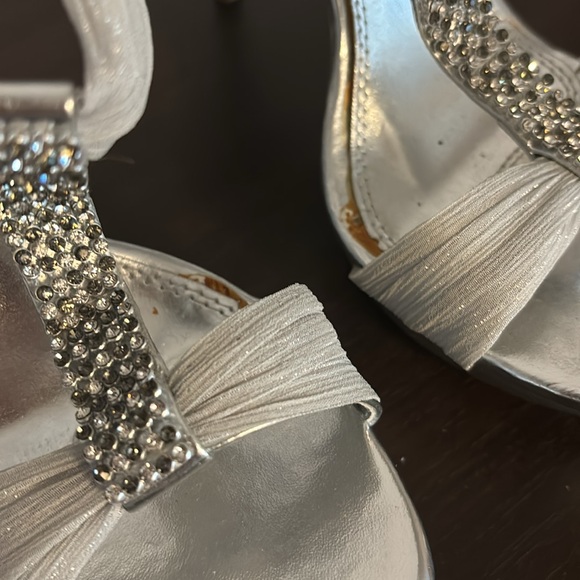 Michaelangelo Women’s Strappy Heeled Sandals, Good Used Condition! Size 7 - Picture 2 of 6